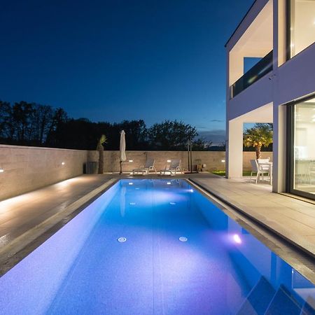 Luxury Villa Weiss - Malinska - Heated Pool - Central Floor Heating In Winter Екстериор снимка