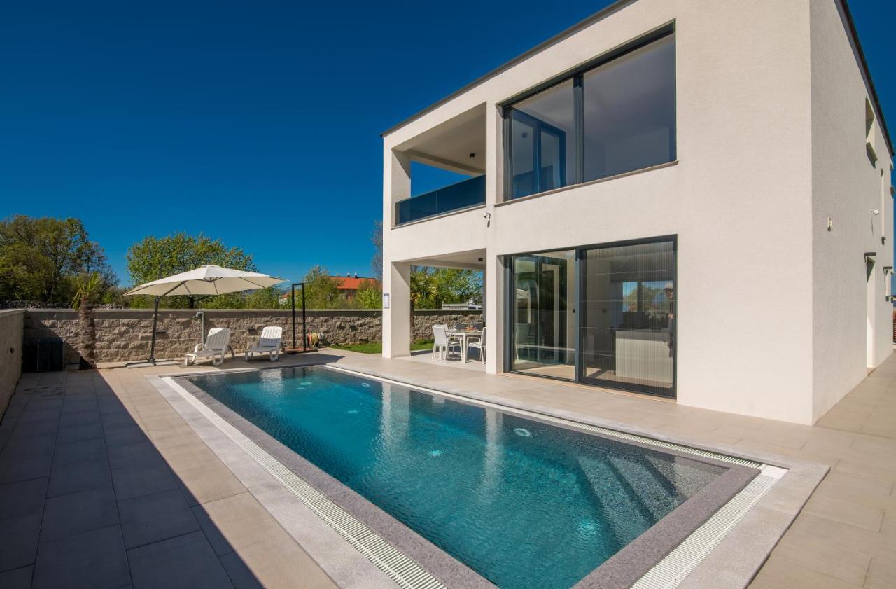 Luxury Villa Weiss - Malinska - Heated Pool - Central Floor Heating In Winter Екстериор снимка