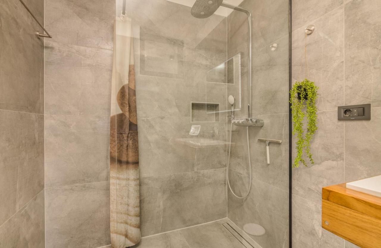 Luxury Villa Weiss - Malinska - Heated Pool - Central Floor Heating In Winter Екстериор снимка