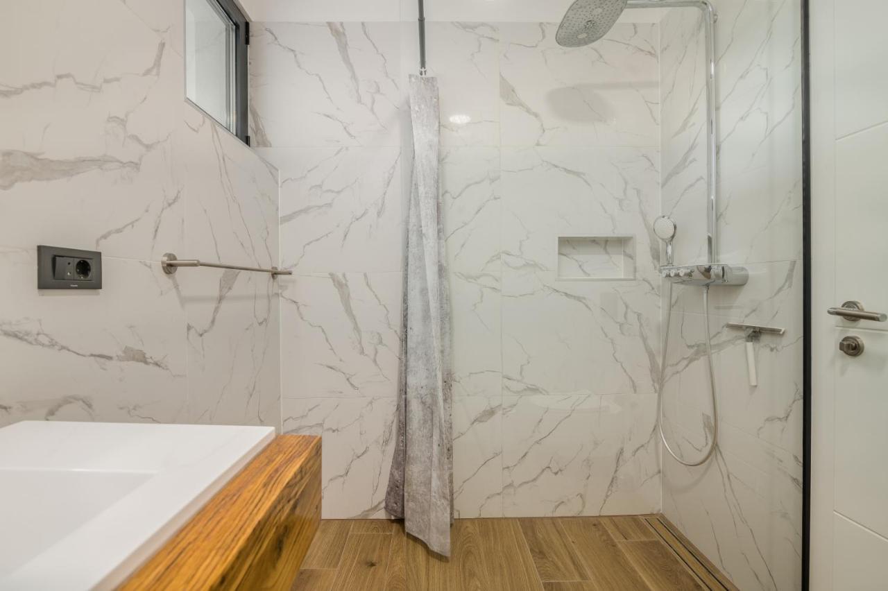 Luxury Villa Weiss - Malinska - Heated Pool - Central Floor Heating In Winter Екстериор снимка