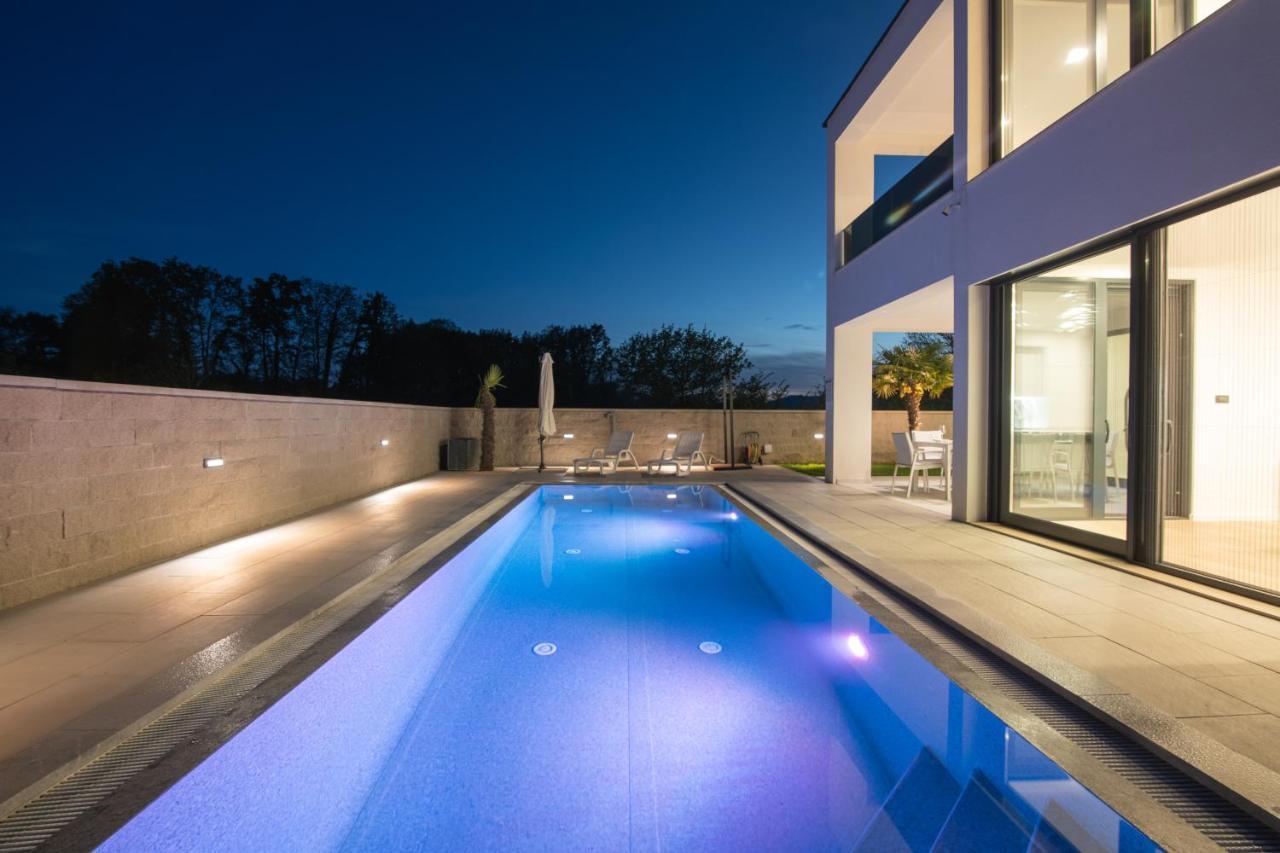 Luxury Villa Weiss - Malinska - Heated Pool - Central Floor Heating In Winter Екстериор снимка
