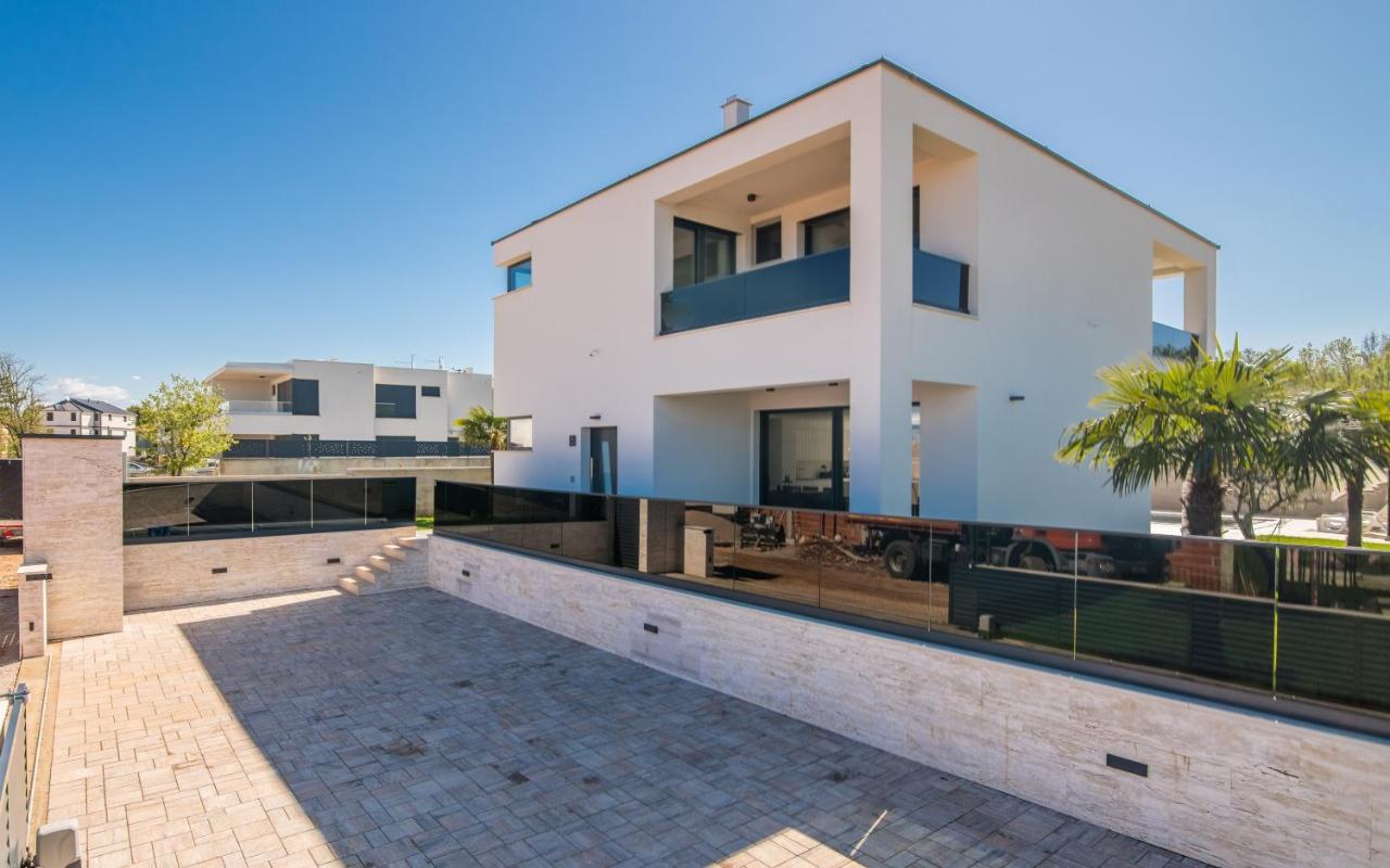 Luxury Villa Weiss - Malinska - Heated Pool - Central Floor Heating In Winter Екстериор снимка