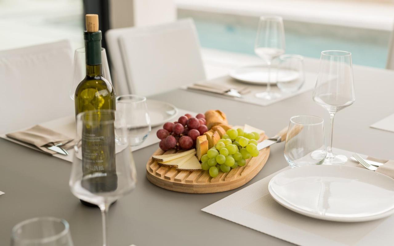 Luxury Villa Weiss - Malinska - Heated Pool - Central Floor Heating In Winter Екстериор снимка