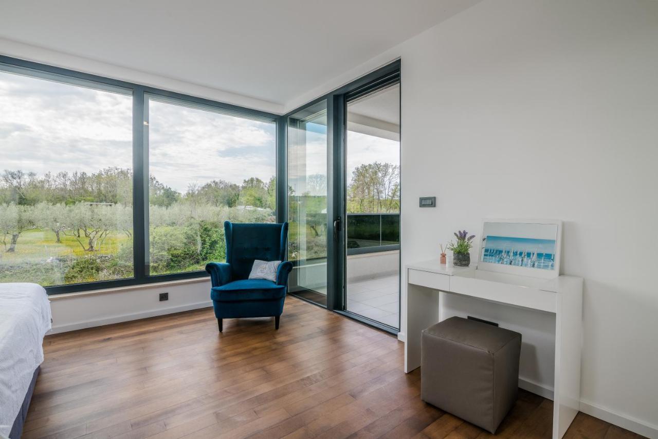 Luxury Villa Weiss - Malinska - Heated Pool - Central Floor Heating In Winter Екстериор снимка