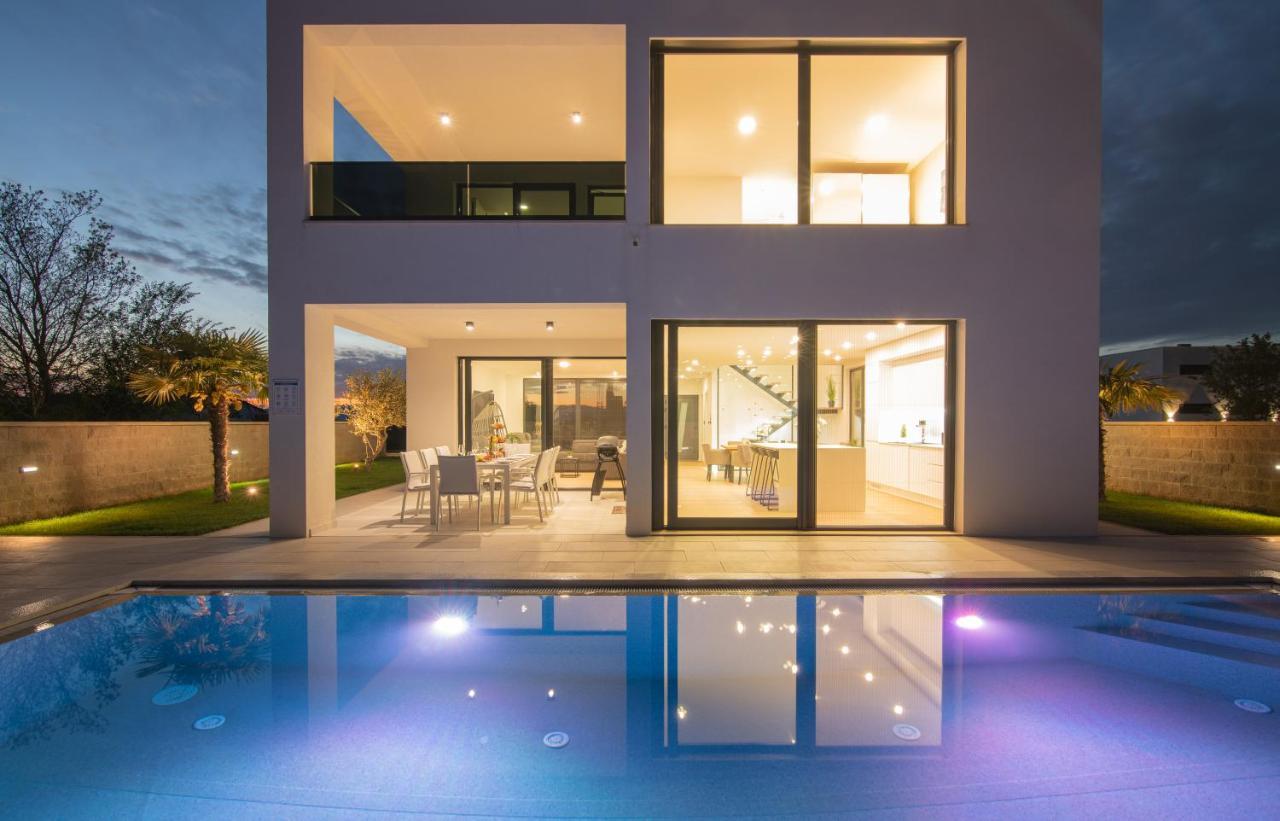 Luxury Villa Weiss - Malinska - Heated Pool - Central Floor Heating In Winter Екстериор снимка