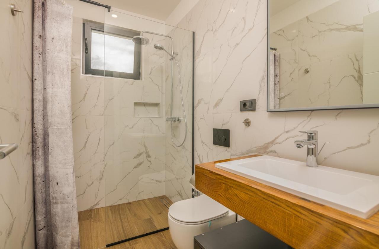Luxury Villa Weiss - Malinska - Heated Pool - Central Floor Heating In Winter Екстериор снимка