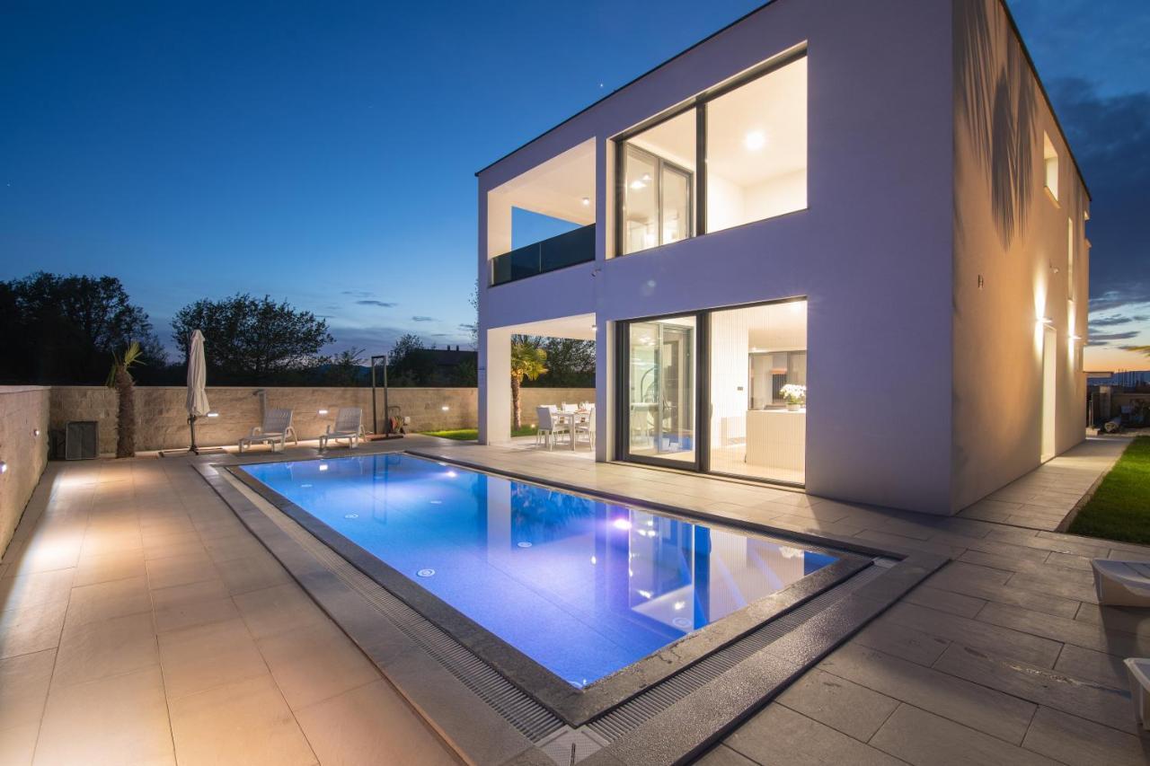Luxury Villa Weiss - Malinska - Heated Pool - Central Floor Heating In Winter Екстериор снимка