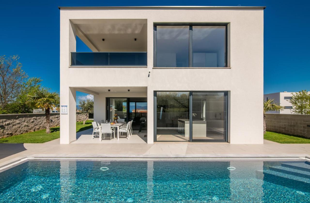 Luxury Villa Weiss - Malinska - Heated Pool - Central Floor Heating In Winter Екстериор снимка