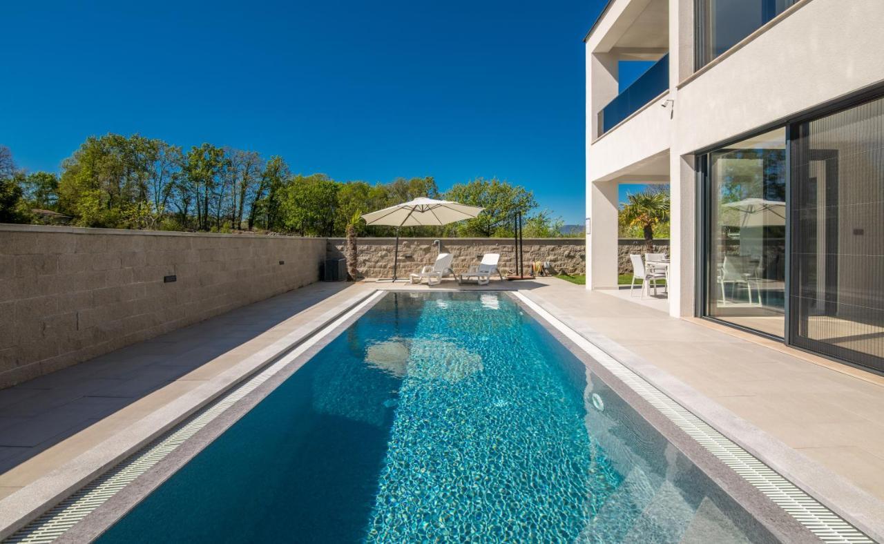Luxury Villa Weiss - Malinska - Heated Pool - Central Floor Heating In Winter Екстериор снимка