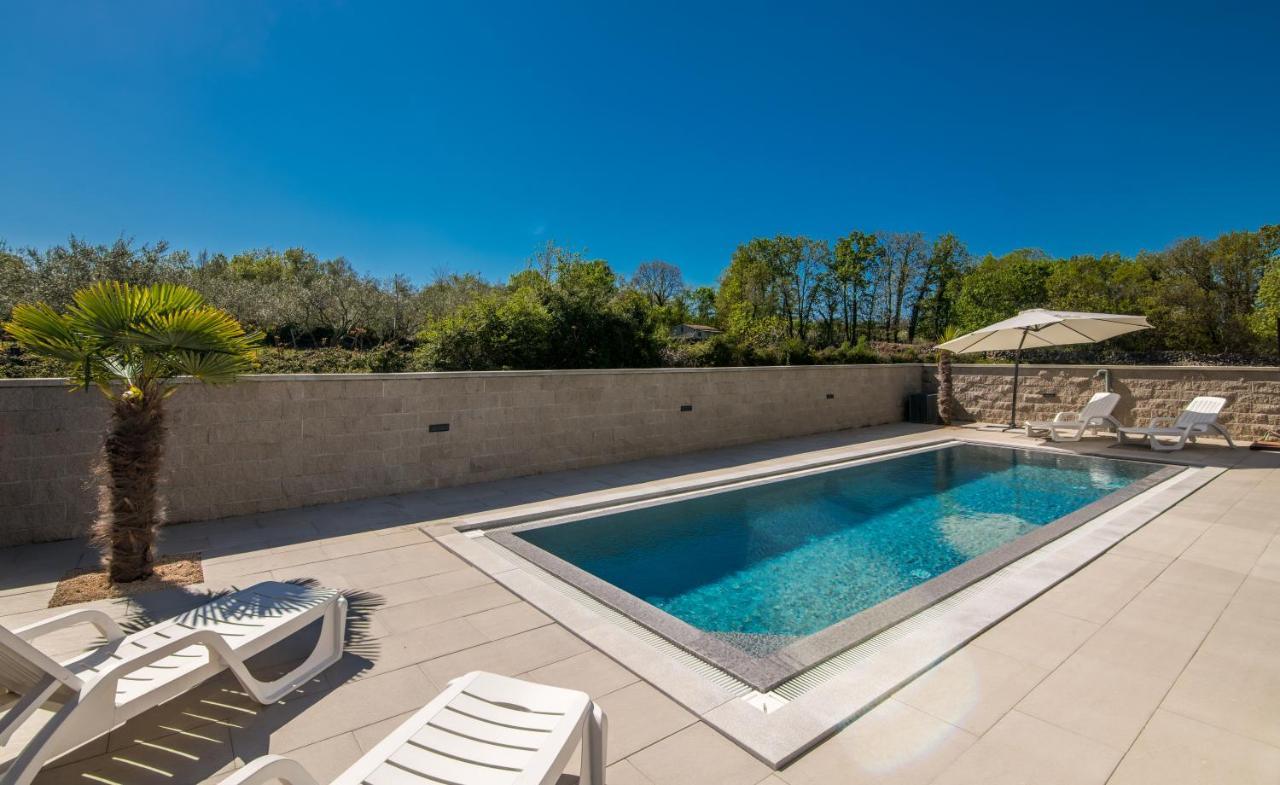 Luxury Villa Weiss - Malinska - Heated Pool - Central Floor Heating In Winter Екстериор снимка