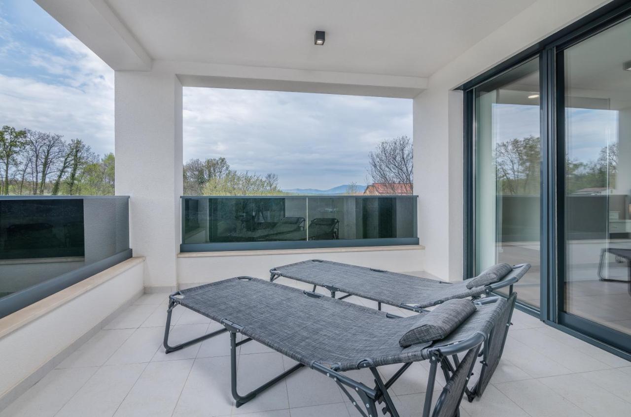 Luxury Villa Weiss - Malinska - Heated Pool - Central Floor Heating In Winter Екстериор снимка