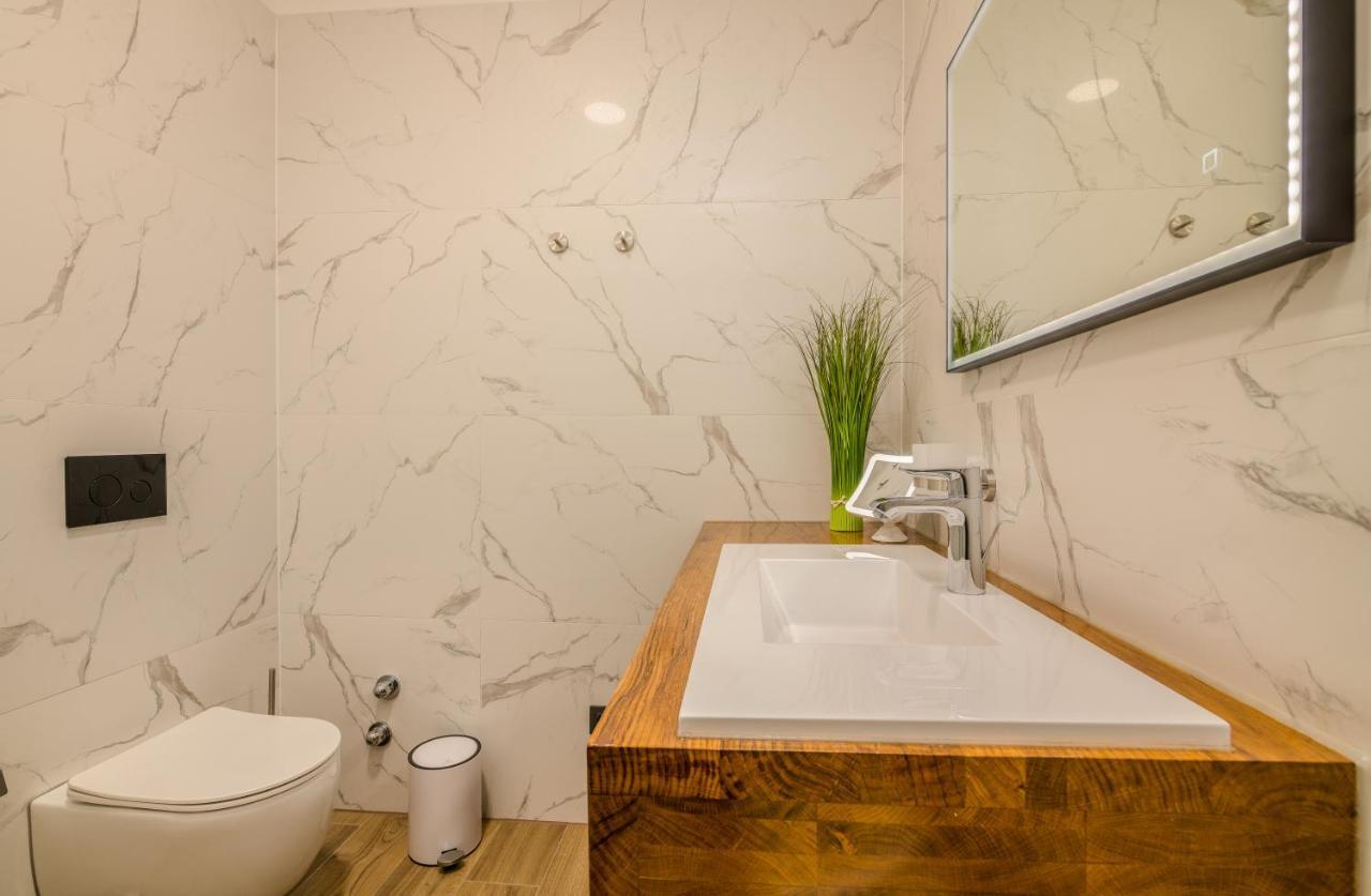 Luxury Villa Weiss - Malinska - Heated Pool - Central Floor Heating In Winter Екстериор снимка