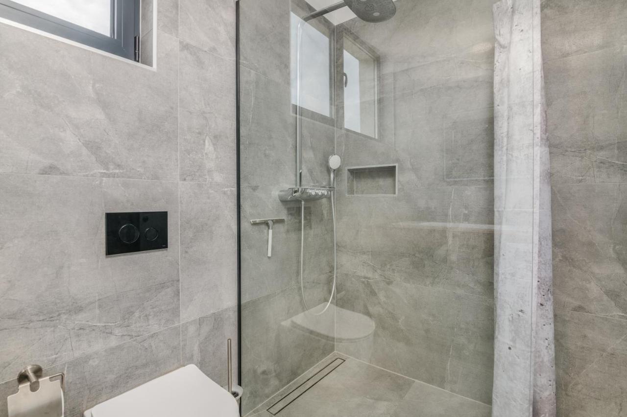Luxury Villa Weiss - Malinska - Heated Pool - Central Floor Heating In Winter Екстериор снимка
