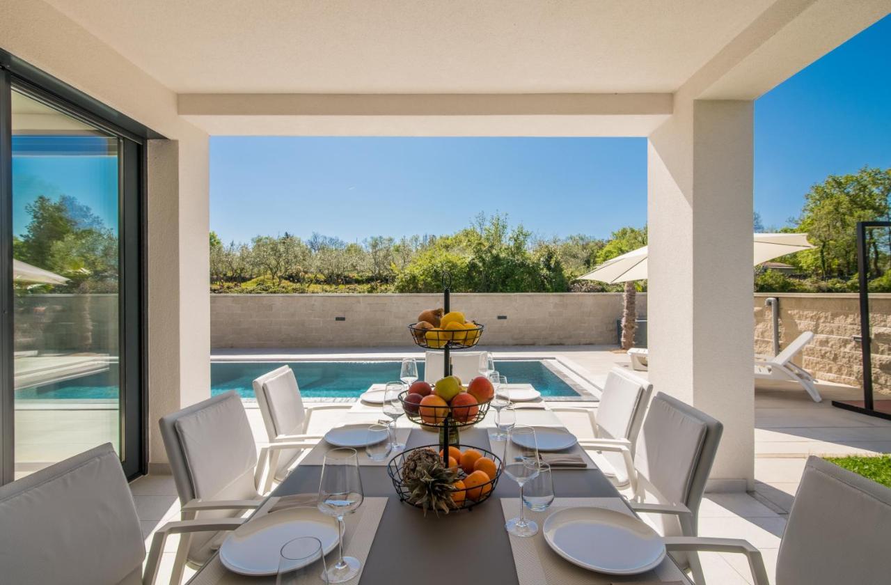 Luxury Villa Weiss - Malinska - Heated Pool - Central Floor Heating In Winter Екстериор снимка