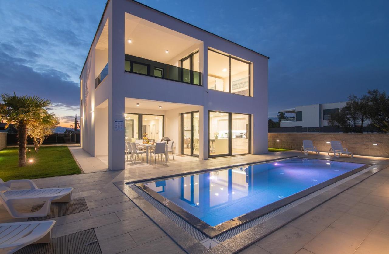 Luxury Villa Weiss - Malinska - Heated Pool - Central Floor Heating In Winter Екстериор снимка